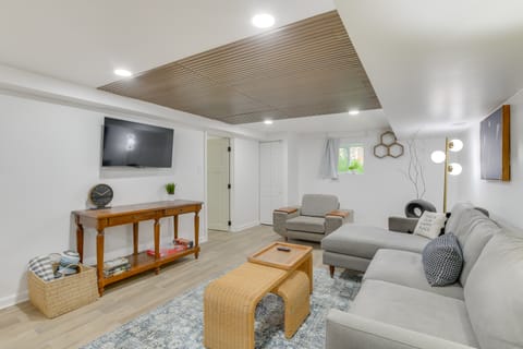 2 Mi to Logan Square: Pet-Friendly Unit w/ Yard! Apartment in Chicago