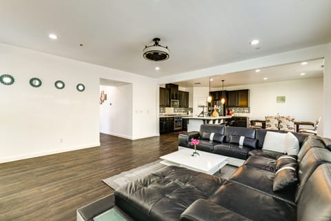 Walk to Parks: Mountain House Retreat w/ Patio! House in Tracy