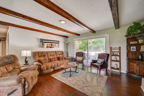 Golf Course Views & Games Galore - Vine Grove Gem! House in Indiana