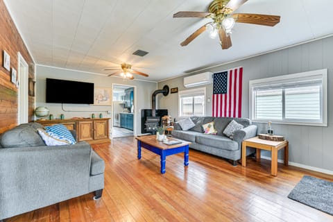 Walk to Beach: Charming Home - 3 Mi to Seabrook House in Moclips