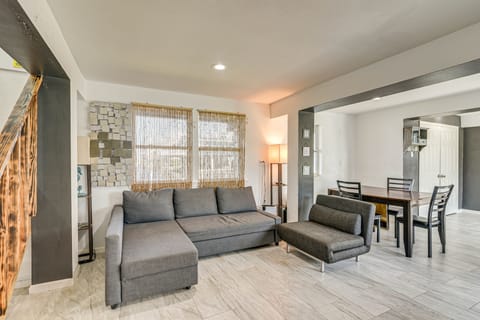 1 Mi to Jamaica Beach: Gem w/ Waterfront Decks House in Jamaica Beach