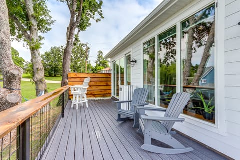 'LaRue Rendezvous' Luxe Stay at Historic Site Apartment in Beaver Lake