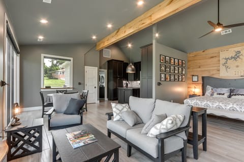 'LaRue Rendezvous' Luxe Stay at Historic Site Apartment in Beaver Lake