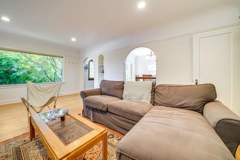 1 Mi to Univ of Wash Campus: Seattle Home w/ Yard! House in University District