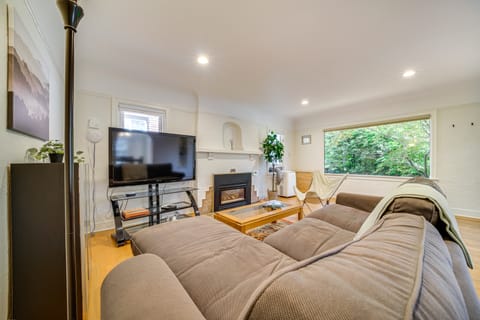 1 Mi to Univ of Wash Campus: Seattle Home w/ Yard! House in University District