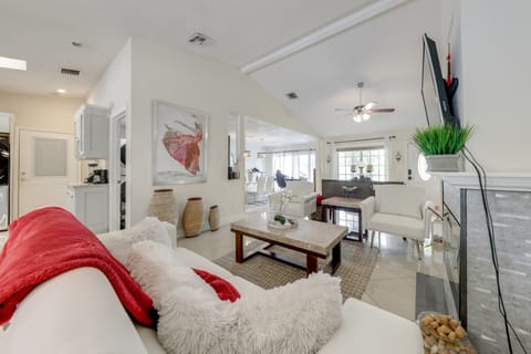 Fishing Dock & Canal Views: Fort Lauderdale Home! House in Oakland Park