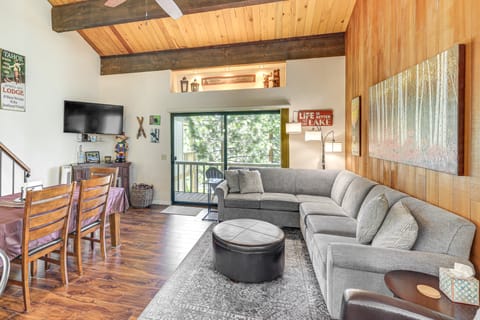 5 Mi to Northstar Resort! Multi-Level Family Condo Apartment in Tahoe Vista