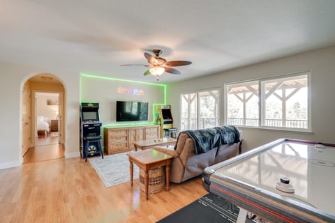 Hot Tub + Game Room: Family Retreat in Groveland! House in Groveland