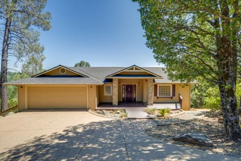 Hot Tub + Game Room: Family Retreat in Groveland! House in Groveland