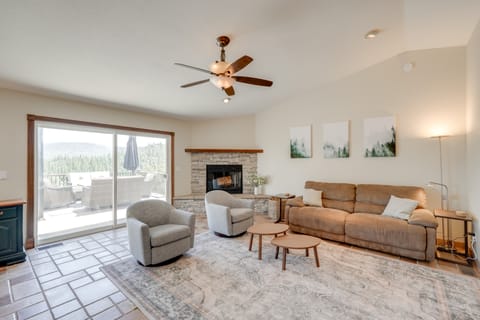 Hot Tub + Game Room: Family Retreat in Groveland! House in Groveland