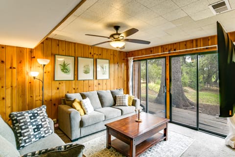 5 Mi to Lake Oroville: Huge Riverfront Home! House in Oroville