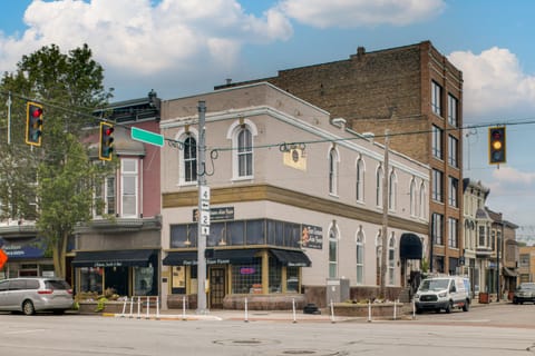 Vintage Studio in Historic Dtwn La Porte! Apartment in La Porte