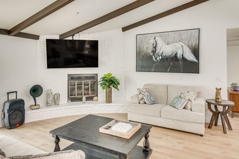 Patio, Fire Pit & Hillside Views: Agua Dulce Home House in Palmdale