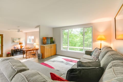 1 Mi to Burr Oak Lake: Home w/ Deck & Patio! House in Ohio