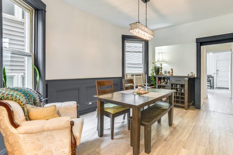 1 Mi to Blue Line: Pet-Friendly Unit in Chicago! Apartment in Chicago