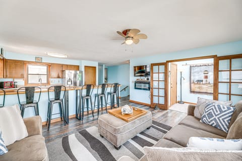 Walk to Beach: Dog-Friendly Home in Lincoln City House in Devils Lake