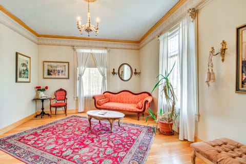 < 1 Mi to Downtown ABQ: Historic Manor w/ Patio! House in Albuquerque