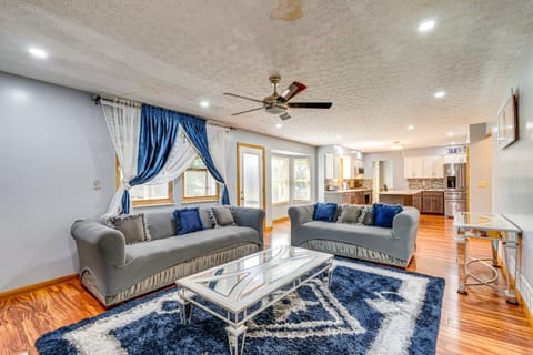 Families Welcome: Lake-View Home, 2 Mi to Gahanna! House in Gahanna