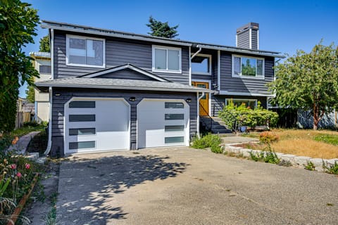 2 Mi to Des Moines Beach Park: Mod Des Moines Apt Apartment in Des Moines