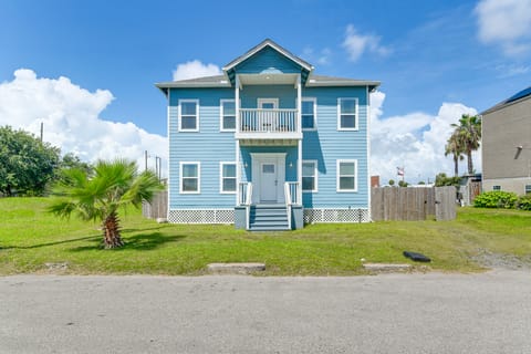 Walk to The Strand: Group Getaway in Galveston! House in Texas City