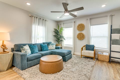 Walk to The Strand: Group Getaway in Galveston! House in Texas City