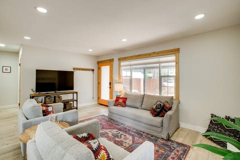 Work & Play! Lake Tahoe Cabin 5 Mi to Heavenly Mtn House in South Lake Tahoe