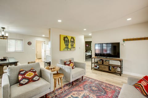 Work & Play! Lake Tahoe Cabin 5 Mi to Heavenly Mtn House in South Lake Tahoe