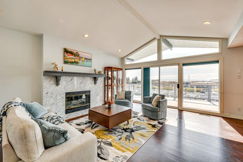 Waterfront Home w/ Dock & Hot Tub in Oak Harbor! House in Whidbey Island