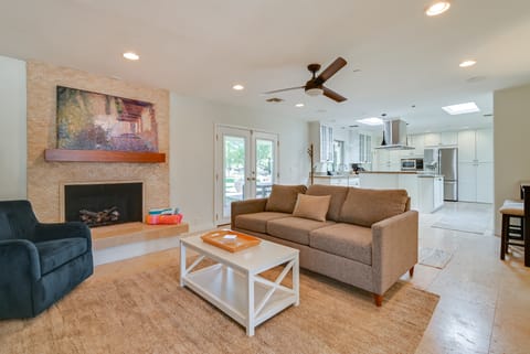 Private Paradise Valley Oasis: Hot Tub, Large Yard House in Paradise Valley