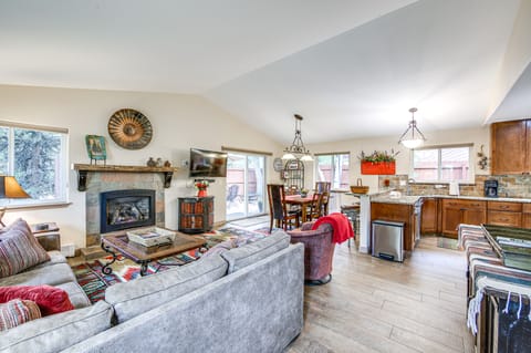 Walk to Main St & Ski Shuttle: Frisco Home w/ Yard Apartment in Frisco