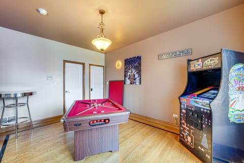 Game Room & Deck: Family Home in Chicago Area! House in Indiana