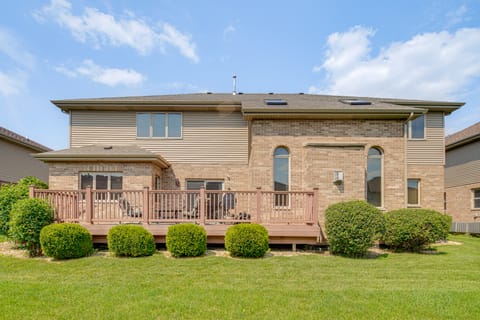 Game Room & Deck: Family Home in Chicago Area! House in Indiana