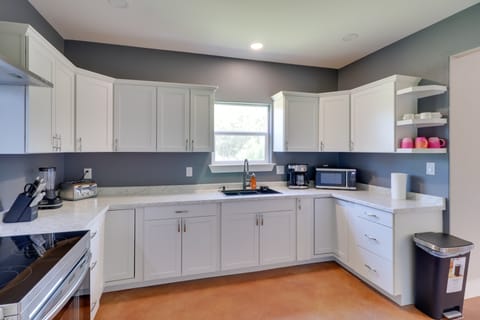 1 Mi to Lake LBJ: Peaceful Home w/ Patio & Yard! Apartment in Granite Shoals