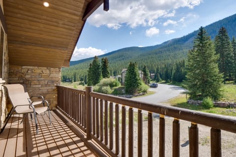 Hot Tub, Pool Table & Fireplace: 5 Mi to Breck! House in Blue River