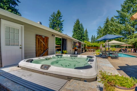 Hot Tub + Sauna: Home 8 Mi to Downtown Tacoma! House in University Place