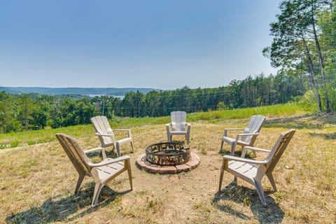 Lake View & Game Room on 3 1/2 Acres, Near Marina House in Table Rock Lake