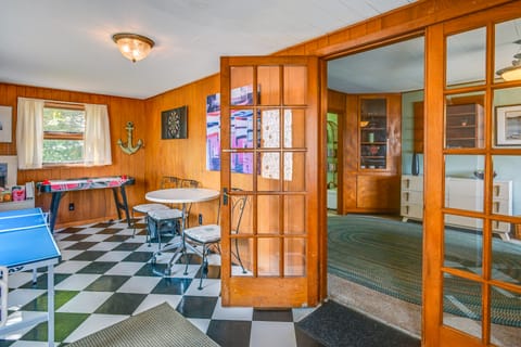 Boat & Unwind! Charming Atwood Lake Farmhouse House in Ohio