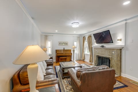 Modern Group Getaway w/ Private Yard in Cincinnati House in Cincinnati