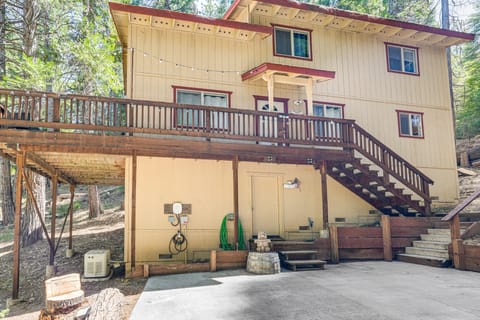 Hike, Swim, Golf: Family Retreat in Arnold! House in Arnold