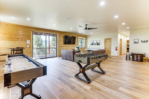Hot Tub + Game Room: Mtn-View Retreat in Big Bear! House in Big Bear
