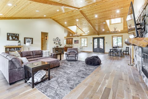 Hot Tub + Game Room: Mtn-View Retreat in Big Bear! House in Big Bear