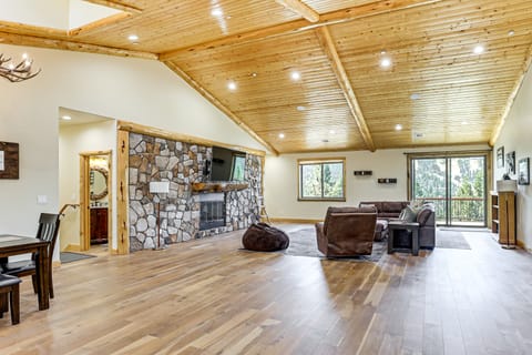 Hot Tub + Game Room: Mtn-View Retreat in Big Bear! House in Big Bear