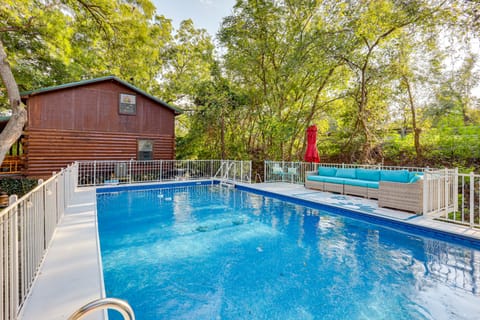 Private Pool: Fun Riverfront Retreat in Hamilton! House in Rio Grande