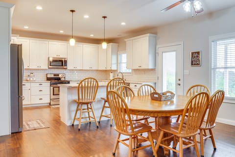 14 Mi to Ark Encounter: Rural Corinth Escape! House in Ohio