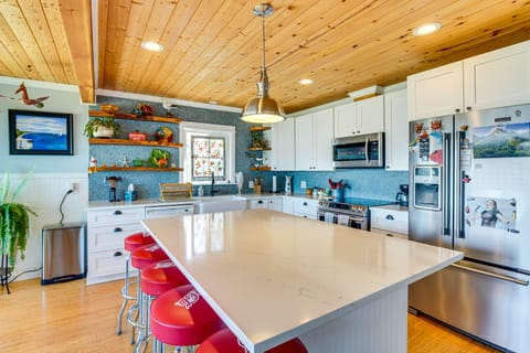 Across Water From Belfair SP: Hood Canal Cottage! House in Hood Canal