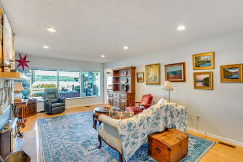 Across Water From Belfair SP: Hood Canal Cottage! House in Hood Canal