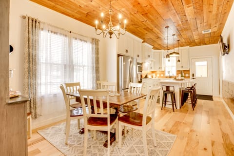 1 Mi to Landa Park: New Braunfels Home w/ Patio! House in New Braunfels