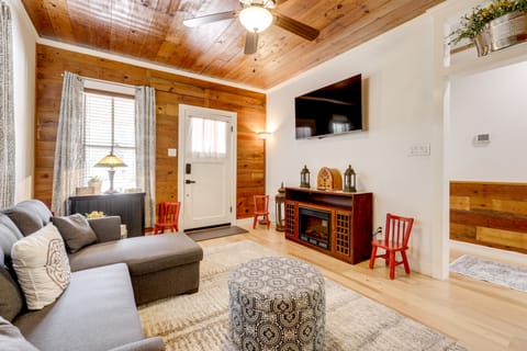 1 Mi to Landa Park: New Braunfels Home w/ Patio! House in New Braunfels