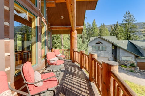 Ski-In/Out, Hot Tub: Spacious Retreat in Whitefish House in Whitefish