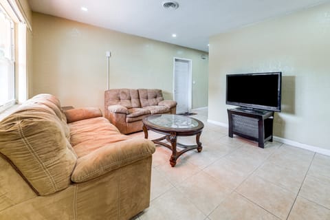 3 Mi to Dania Beach Pier: Convenient Apartment! Apartment in Dania Beach